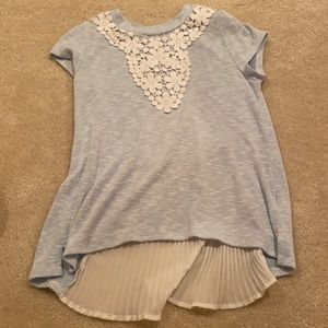 light blue detailed short sleeve top in XL (kids)